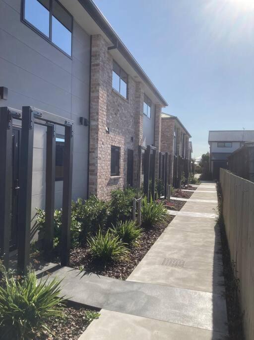 Cheerful 2 Bedroom Townhouse In Addington! 크라이스트처치 외부 사진