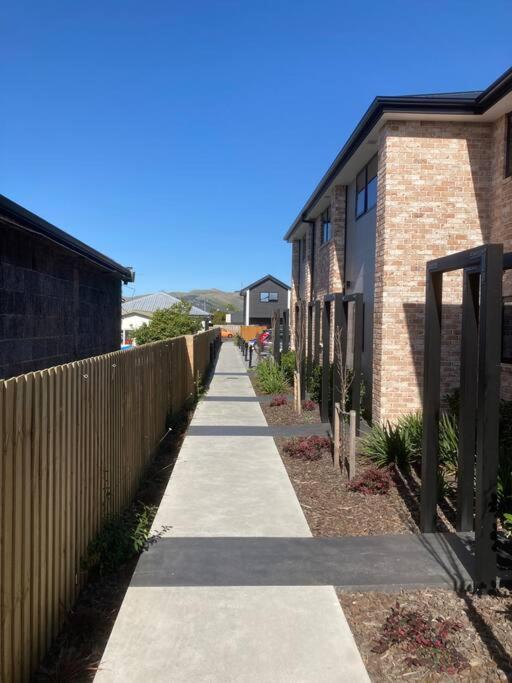Cheerful 2 Bedroom Townhouse In Addington! 크라이스트처치 외부 사진