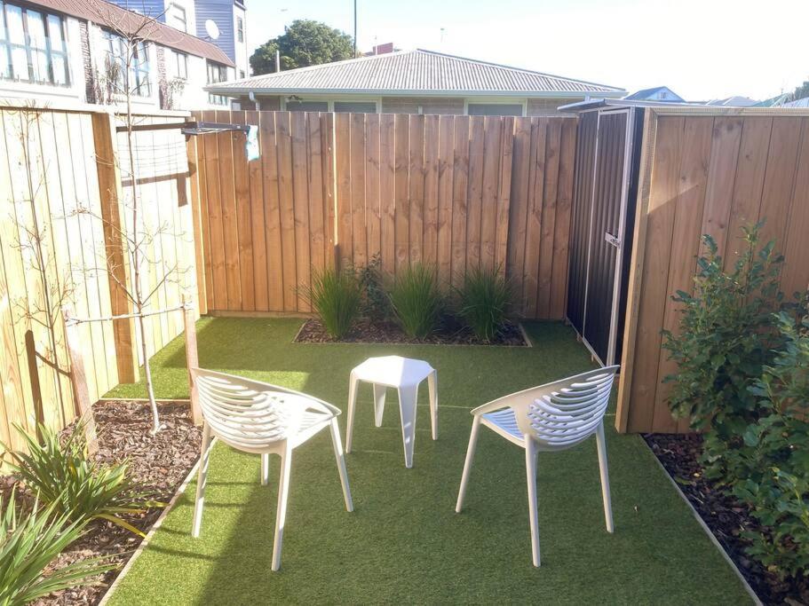 Cheerful 2 Bedroom Townhouse In Addington! 크라이스트처치 외부 사진